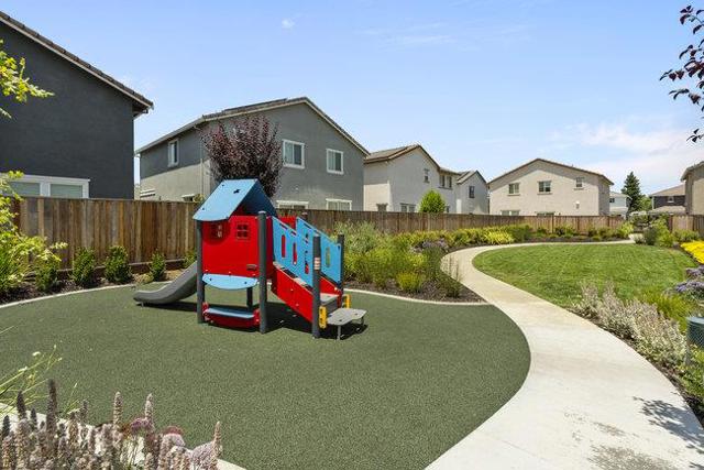 9182 Wickham Court, Gilroy CA: https://media.crmls.org/mediaz/0b1151d6-4489-41ac-a11c-5e0c2d6f65df.jpg