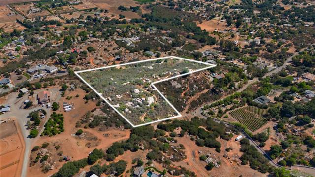 2 Chablis Rd, Ramona CA: https://media.crmls.org/mediaz/0b12ff40-9564-48a3-9afc-3ac90cbc01f1.jpg