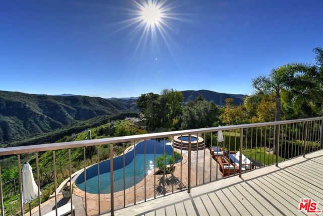 130 Dapplegray Road, Bell Canyon CA: https://media.crmls.org/mediaz/0b13cc14-a542-4010-8ea7-4f21fb587570.jpg