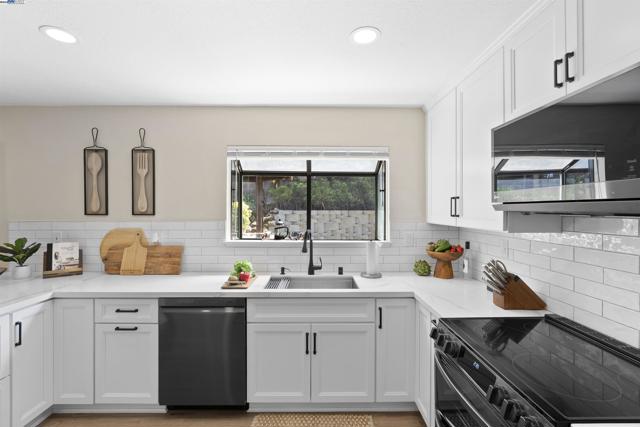 721 Woodmeadow Pl, Oakley CA: https://media.crmls.org/mediaz/0b13fe3b-7ac6-4e49-a6e6-be27ab972fd0.jpg