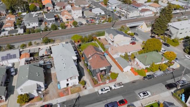 212 Ramona Street, San Mateo CA: https://media.crmls.org/mediaz/0b140023-81d0-4341-b5ea-ffc419eda98a.jpg