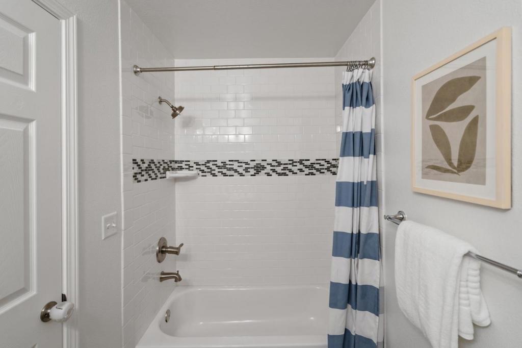 https://media.crmls.org/mediaz/0b14436c-dc6a-41a1-a86a-44c9c824ac47.jpg?preset=X-Large