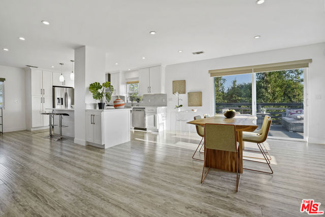 5549 Onacrest Drive, Los Angeles CA: https://media.crmls.org/mediaz/0b14940d-f8e8-4d47-992c-9c192e7b88eb.jpg