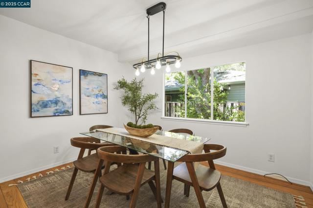 71 Maple Ln, Walnut Creek CA: https://media.crmls.org/mediaz/0b14a61d-ddf9-4b26-b621-ac71bc8280f4.jpg