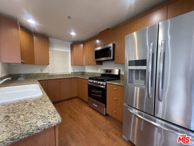 15024 Magnolia Boulevard, Sherman Oaks CA: https://media.crmls.org/mediaz/0b14f79d-178e-4605-acd5-be90044ee3f6.jpg