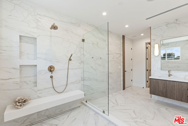 908 Rosecrans Avenue, Manhattan Beach CA: https://media.crmls.org/mediaz/0b159be8-6bbc-4086-85ef-5c5afda021c1.jpg