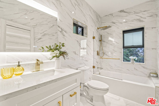 2315 Loma Vista Place, Los Angeles CA: https://media.crmls.org/mediaz/0b15edd4-b0ab-4ffc-9dcd-ed122553b61e.jpg