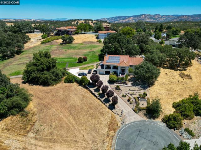 643 Old Course Ct, Valley Springs CA: https://media.crmls.org/mediaz/0b16d9ab-64fa-462e-b72c-b17c7d120c42.jpg