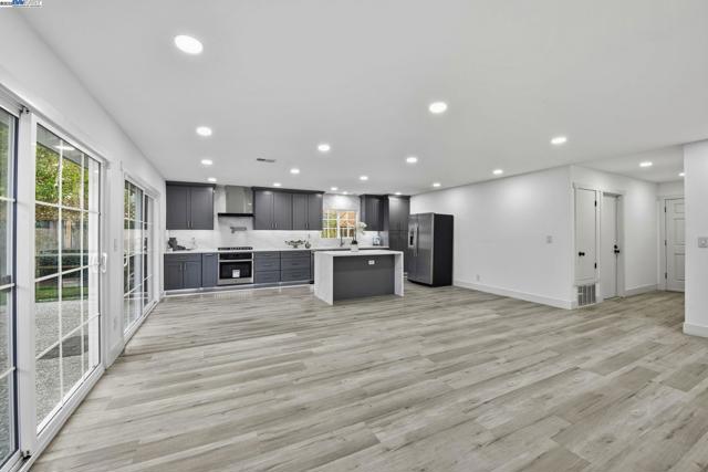 3312 San Marco Ct, Union City CA: https://media.crmls.org/mediaz/0b171de8-239f-4ed2-bc27-19245644478e.jpg