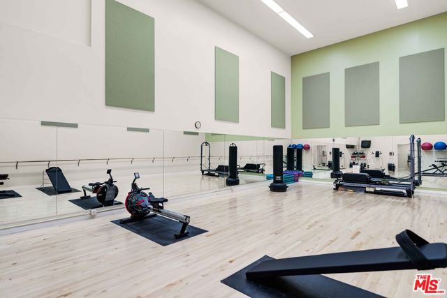 3018 Nicada Drive, Los Angeles CA: https://media.crmls.org/mediaz/0b173032-fb19-4368-972b-05e65273b9c9.jpg