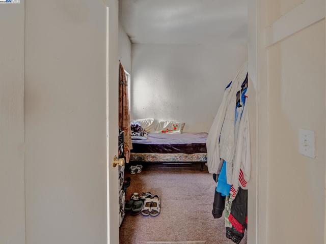 1437 25Th Ave, Oakland CA: https://media.crmls.org/mediaz/0b1752d7-0307-436a-b5b7-43c8cdcf2cd2.jpg