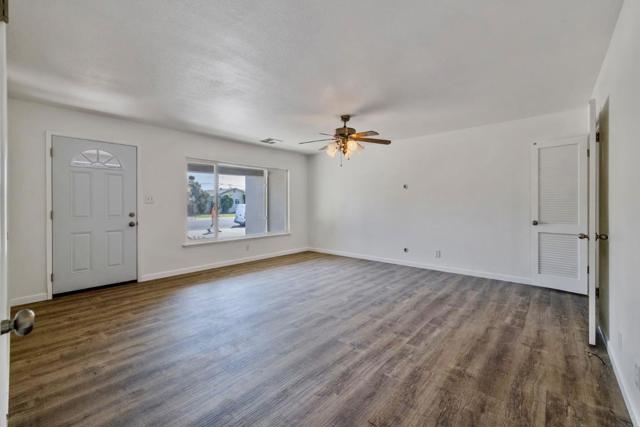 384 E Gail Avenue, Tulare CA: https://media.crmls.org/mediaz/0b17cb13-b431-44d4-87a3-e219d72d7116.jpg