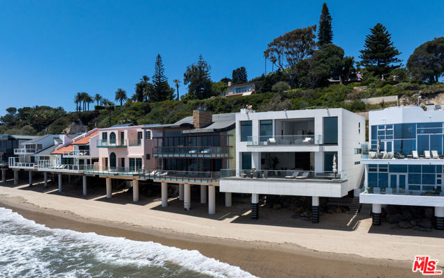 26814 Malibu Cove Colony Drive, Malibu CA: https://media.crmls.org/mediaz/0b17e1f6-2a52-4e90-bce7-3ba3975a6839.jpg