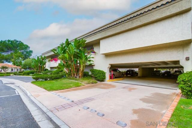 12122 Royal Birkdale Row, San Diego CA: https://media.crmls.org/mediaz/0b17e4f1-e8d0-4fed-a137-4626eab20842.jpg
