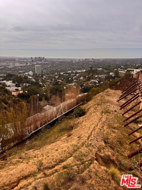 1633 Blue Jay Way, Los Angeles CA: https://media.crmls.org/mediaz/0b18092f-f0db-43fe-835f-c278e56edeaf.jpg