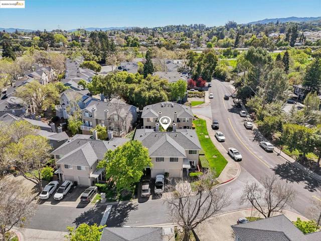 204 Pebblecreek Ct, Martinez CA: https://media.crmls.org/mediaz/0b1860ef-9841-4d02-ae53-c0174e7631a6.jpg