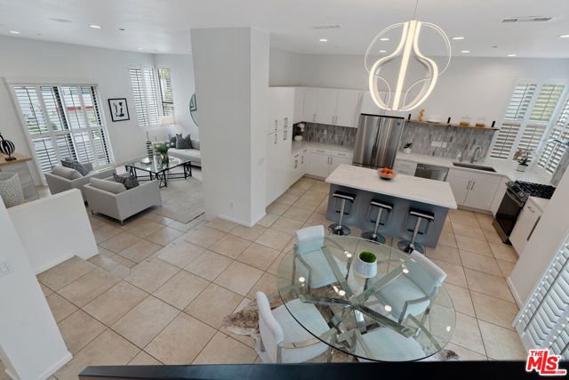 12923 Bluff Creek Drive, Los Angeles CA: https://media.crmls.org/mediaz/0b188ecb-e1f4-4b1f-aa93-5f8b7a331361.jpg