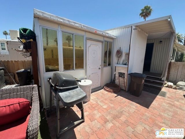 2 Harrison Street, Cathedral City CA: https://media.crmls.org/mediaz/0b18d0f4-3213-40dc-8a81-2b4891c29f27.jpg