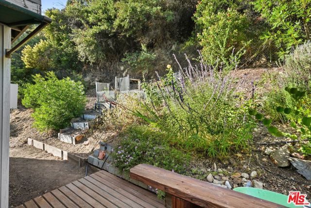 860 Old Topanga Canyon Road, Topanga CA: https://media.crmls.org/mediaz/0b18e723-cac4-40d4-bea9-5d854fc7d02d.jpg