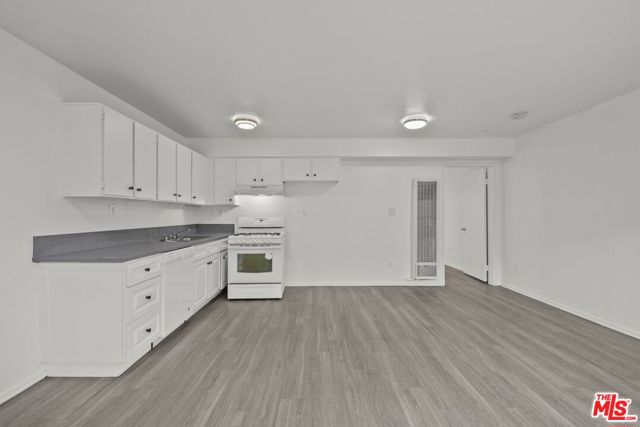 14333 Haynes Street, Van Nuys CA: https://media.crmls.org/mediaz/0b19172d-04ef-4116-86f8-8ca07a57f131.jpg