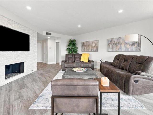 910 Island Drive #406, Rancho Mirage, CA 92270