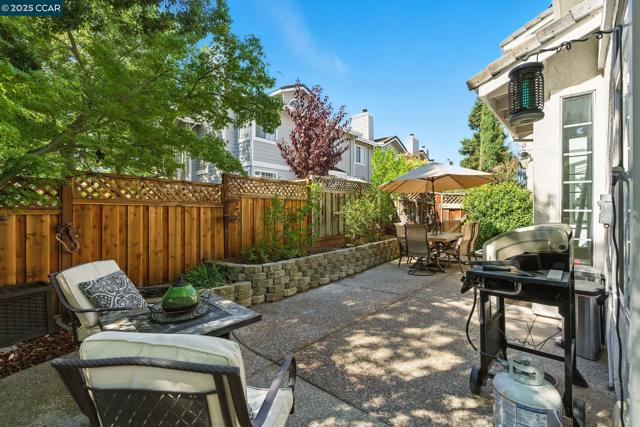89 Amberfield Ln, Danville CA: https://media.crmls.org/mediaz/0b198d70-8810-4611-9a08-cb043cc70482.jpg