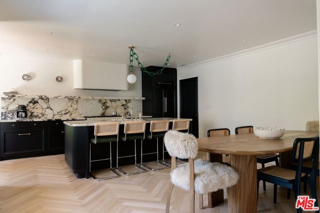 236 S Reeves Drive, Beverly Hills CA: https://media.crmls.org/mediaz/0b19a2f5-36c8-408a-afec-af9bc0ad1ad3.jpg