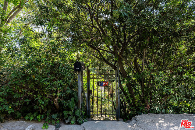 1228 Cliff Drive, Los Angeles CA: https://media.crmls.org/mediaz/0b1a179f-5210-4340-ae61-eb5272df5bfa.jpg