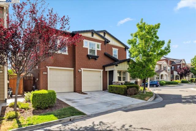 4875 Thorndike Ln, Dublin CA: https://media.crmls.org/mediaz/0b1a7780-92a1-4abb-817a-b2aba59544c2.jpg