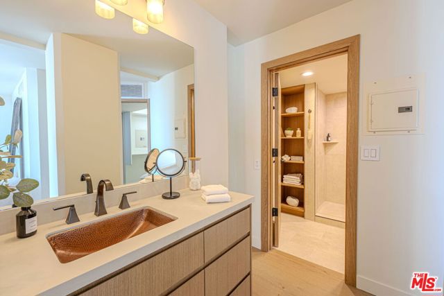 8787 Shoreham Drive, West Hollywood CA: https://media.crmls.org/mediaz/0b1ad5f9-5366-461a-9218-341ecdcaf357.jpg