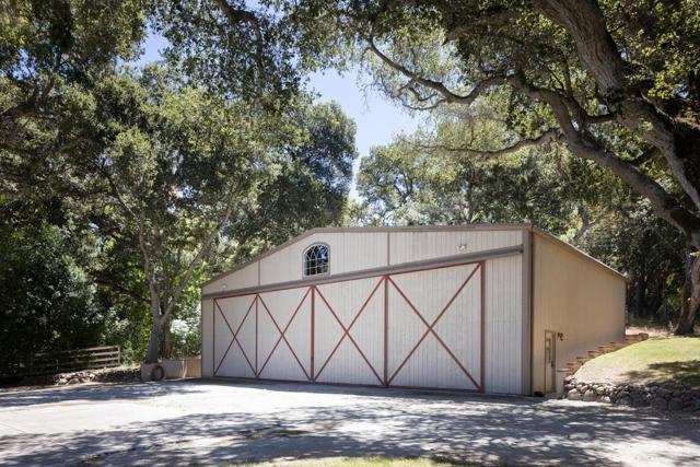 6 Sleepy Hollow Drive, Carmel Valley CA: https://media.crmls.org/mediaz/0b1bb272-64a5-456b-8b22-a0ff5426a9cb.jpg