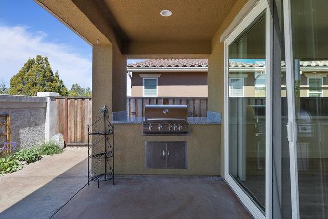 2008 White Oak Drive, Hollister CA: https://media.crmls.org/mediaz/0b1bb2b9-8c74-4de4-bb32-17869fa53cdd.jpg