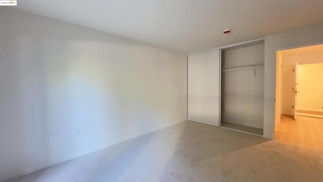 425 Orange Street, Oakland CA: https://media.crmls.org/mediaz/0b1c3a36-696c-43c7-b9e6-11882eee6512.jpg