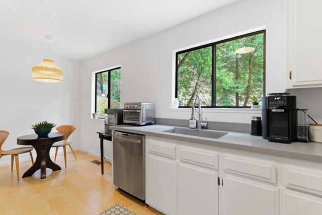 2343 Arrowhead Drive, Oakland CA: https://media.crmls.org/mediaz/0b1cfd53-68a8-4438-a053-30285a59c3b0.jpg