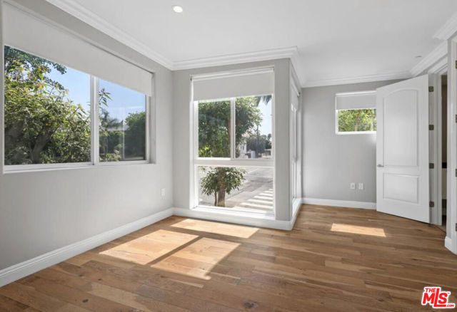 1283 Havenhurst Drive, West Hollywood CA: https://media.crmls.org/mediaz/0b1d037c-d1f8-4587-a03e-2bce25d65d26.jpg