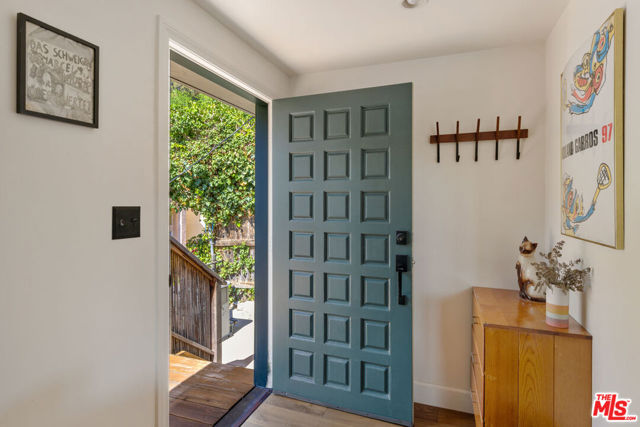 632 Museum Drive, Los Angeles CA: https://media.crmls.org/mediaz/0b1d35eb-1785-42e0-ba16-199e3409fc4e.jpg