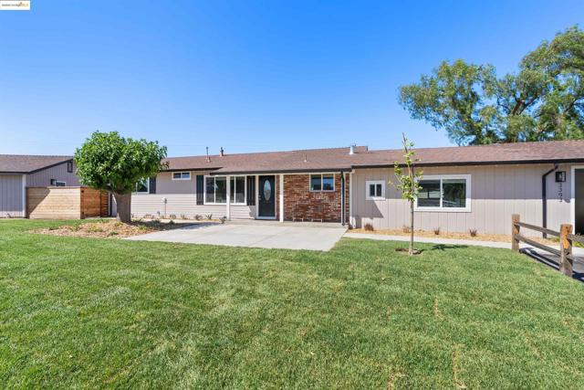 3393 Gateway Rd, Bethel Island CA: https://media.crmls.org/mediaz/0b1e1d34-fc93-4151-b567-5a3fe5cac186.jpg