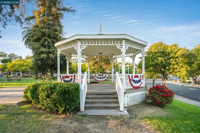 302 Columbia Cir, Benicia CA: https://media.crmls.org/mediaz/0b1e389b-d894-44a0-91d3-5d0f0fae1140.jpg