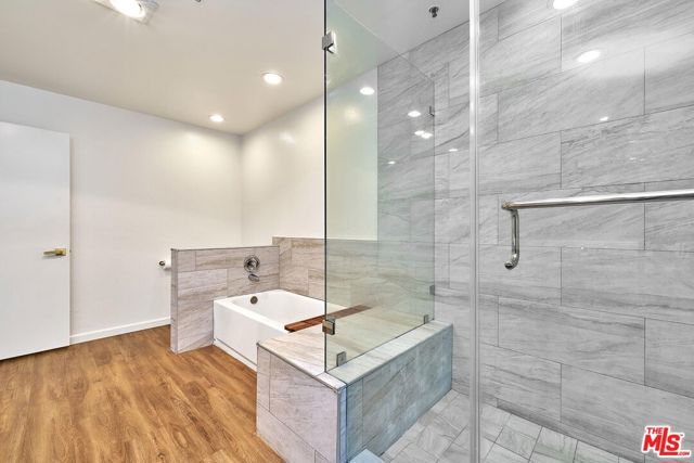 333 Westminster Avenue, Los Angeles CA: https://media.crmls.org/mediaz/0b1ed38a-30e2-432a-b96d-dc190bb66b8e.jpg