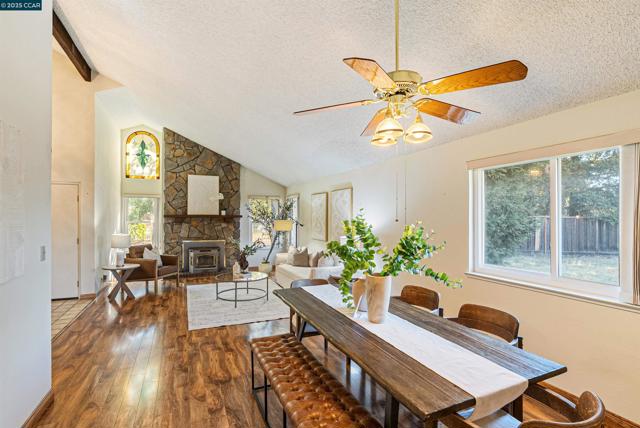 5200 Myrtle Dr, Concord CA: https://media.crmls.org/mediaz/0b1f2f73-6114-4b0a-b924-885e4ad64d9f.jpg