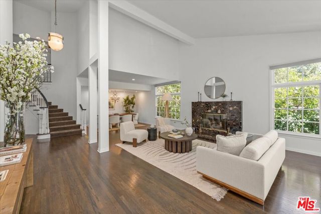 10411 Windtree Drive, Bel Air CA: https://media.crmls.org/mediaz/0b1f6ca8-ffe9-4620-a9f2-66ddec598c62.jpg