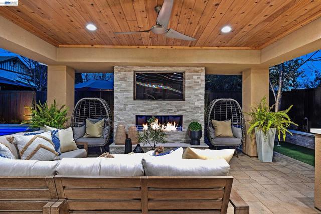 2170 Santa Croce Dr, Livermore CA: https://media.crmls.org/mediaz/0b1f801d-14f1-4c4b-8dbf-68317125c6a1.jpg