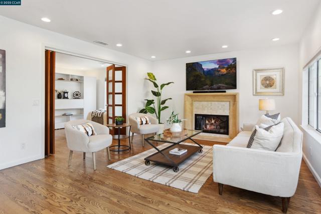 4397 N Water Oak Ct., Concord CA: https://media.crmls.org/mediaz/0b1ff862-5360-42c9-abb6-13556dfd6194.jpg