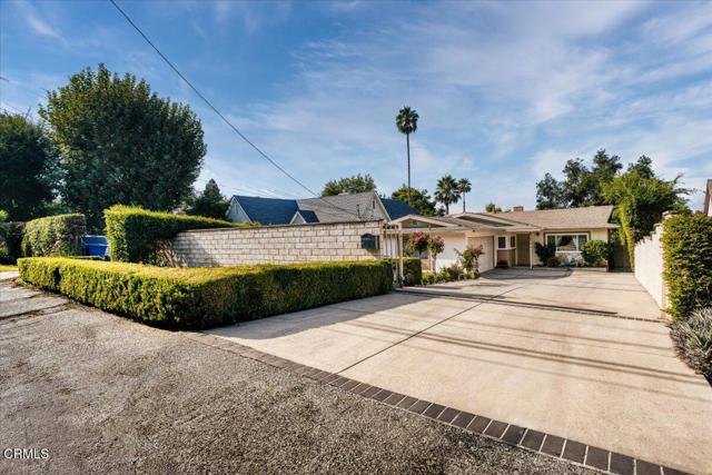 476 E Calaveras Street, Altadena CA: https://media.crmls.org/mediaz/0b200e2f-de1d-4a5c-9956-80952c8aec6f.jpg