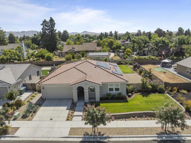 2721 Grayson Street, Hollister CA: https://media.crmls.org/mediaz/0b202c26-762d-4244-902c-56cc6fe00b3c.jpg