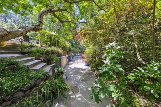 138 Bolivar Lane, Portola Valley CA: https://media.crmls.org/mediaz/0b206101-bf9e-4944-8789-141938ce12aa.jpg