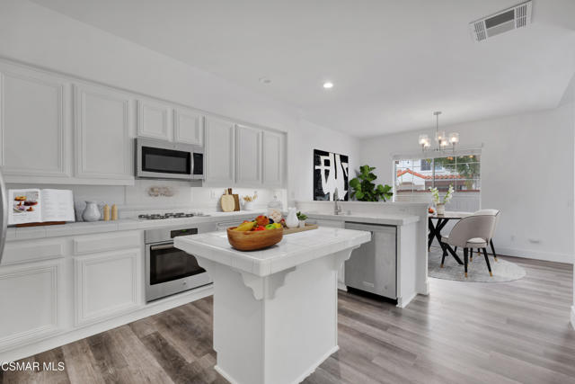 237 Camino Toluca, Camarillo CA: https://media.crmls.org/mediaz/0b207fc5-d350-4841-a136-0c5411e94bda.jpg