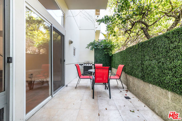 1020 Hilldale Avenue, West Hollywood CA: https://media.crmls.org/mediaz/0b20ebec-2e07-4288-9a30-77aeb002c9ec.jpg