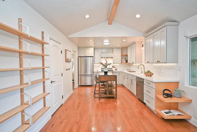7776 Dublin Green Ct, Dublin CA: https://media.crmls.org/mediaz/0b2131d1-1a69-49ea-8ab7-dd5ce19d41ed.jpg