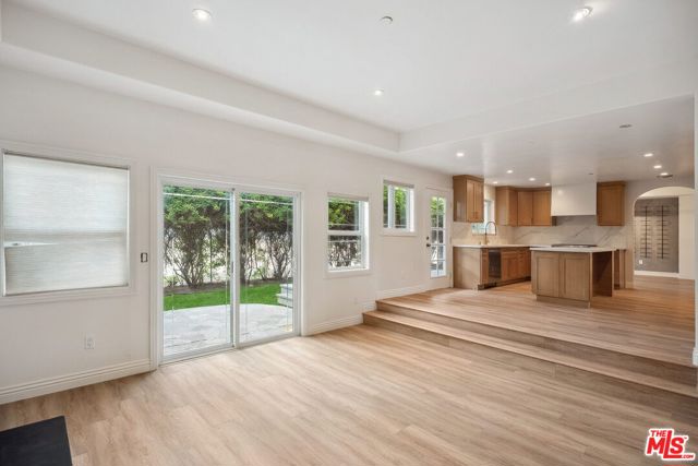17805 Erwin Street, Encino CA: https://media.crmls.org/mediaz/0b215ef7-d47f-4a3e-988b-4f8a27d0e615.jpg